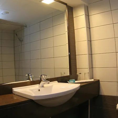 Szálloda Livadhiotis Lárnaka