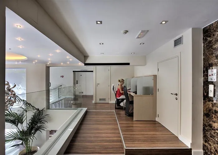 Hotel Livadhiotis 2*